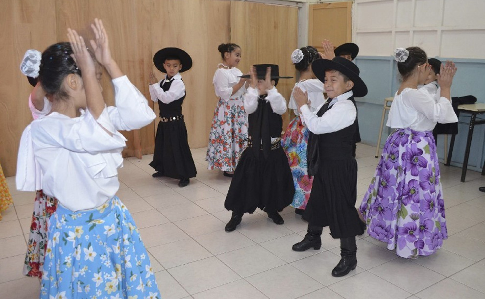 Lanzamos el taller gratuito de folklore para infancias