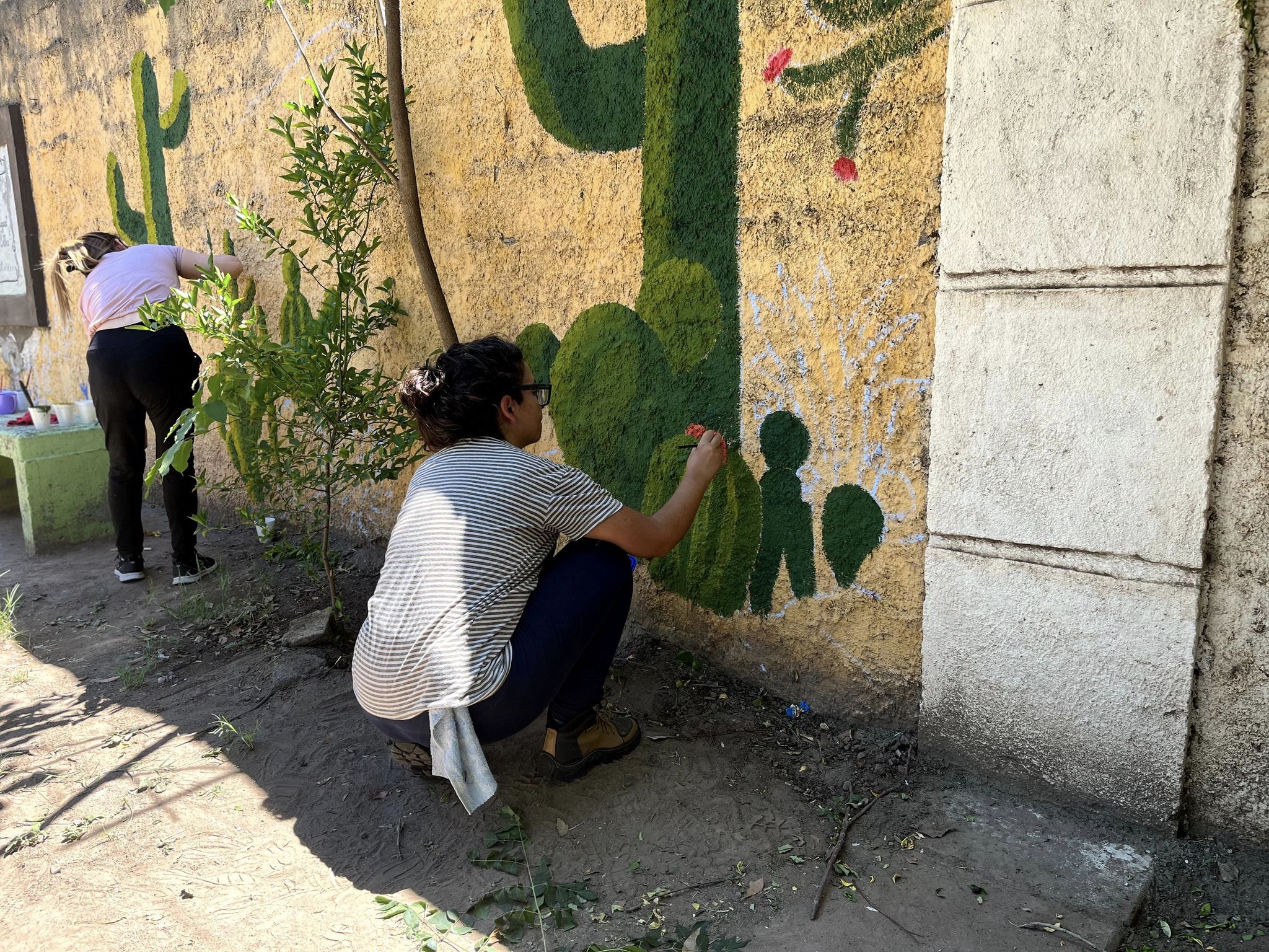 Mural en el Barrio piloto: El Taller de Pintura junto a vecinos